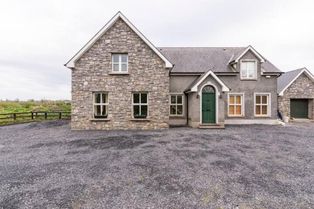 Ballinasloe Guest House In The Heart Of The Country Exterior photo